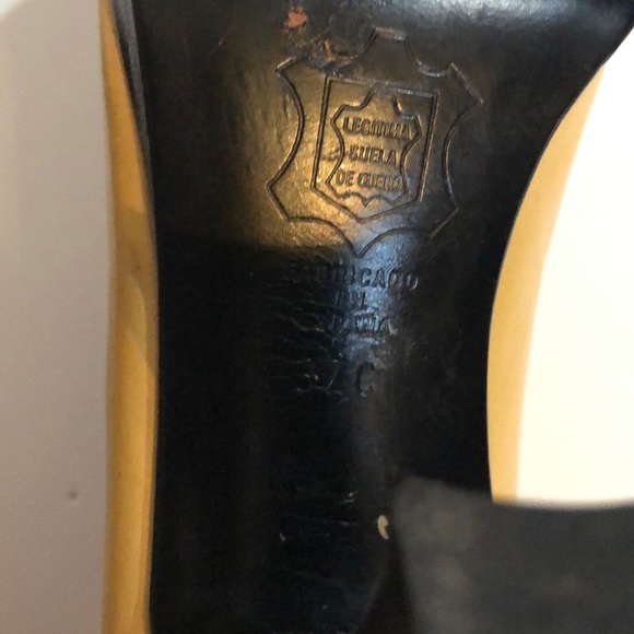 Balenciaga Paris Butterscotch/Black Open Toe Pumps - Picture 6 of 8